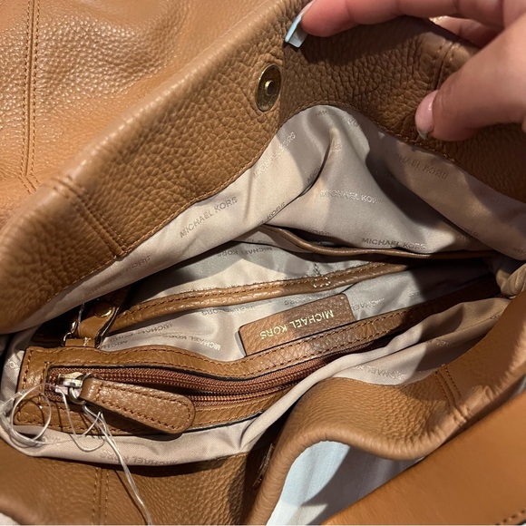 MICHAEL MICHAEL KORS LARGE HOBO IN COGNAC PEBBLED LEATHER - Picture 8 of 12